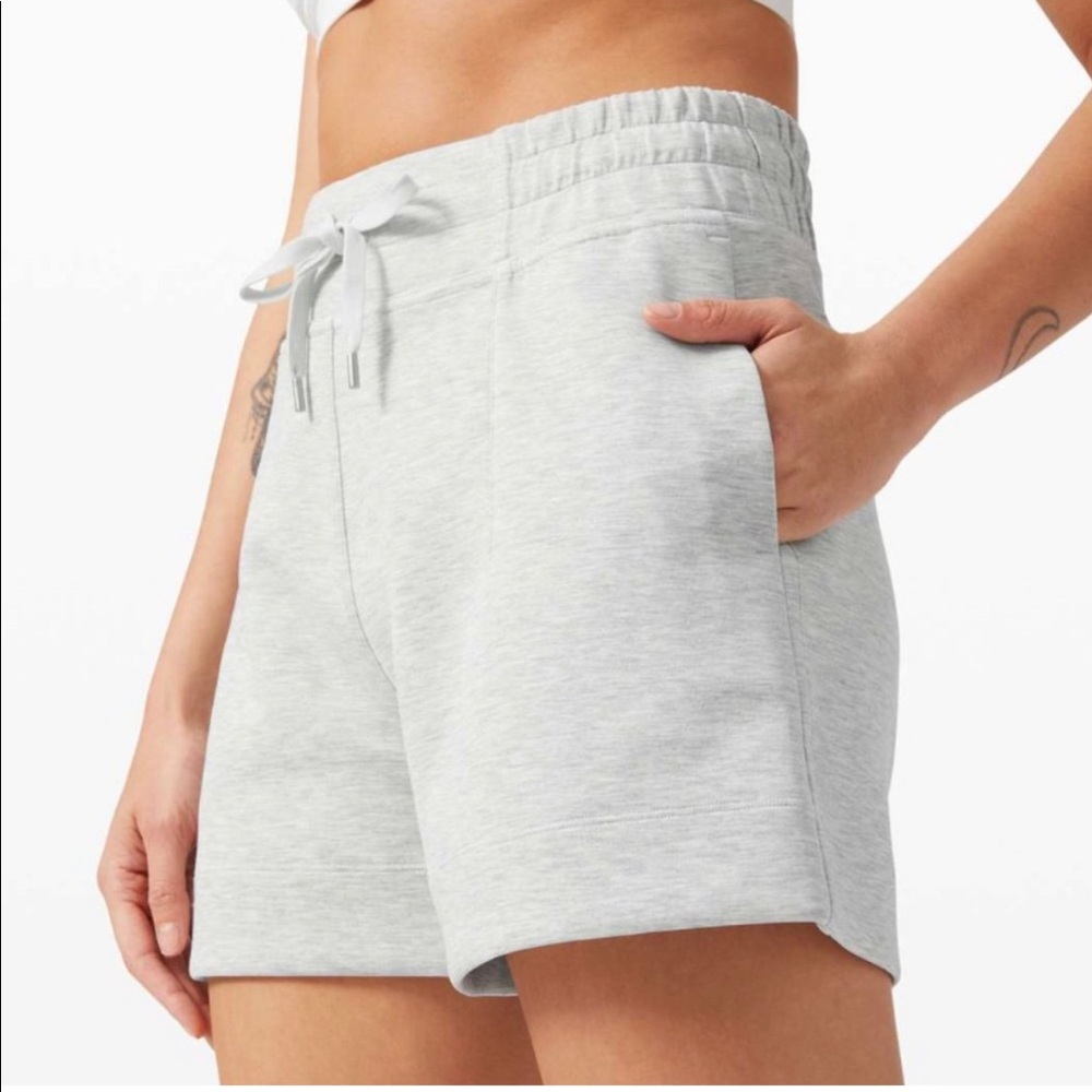 Lululemon Soft Ambitions 4 inch shorts